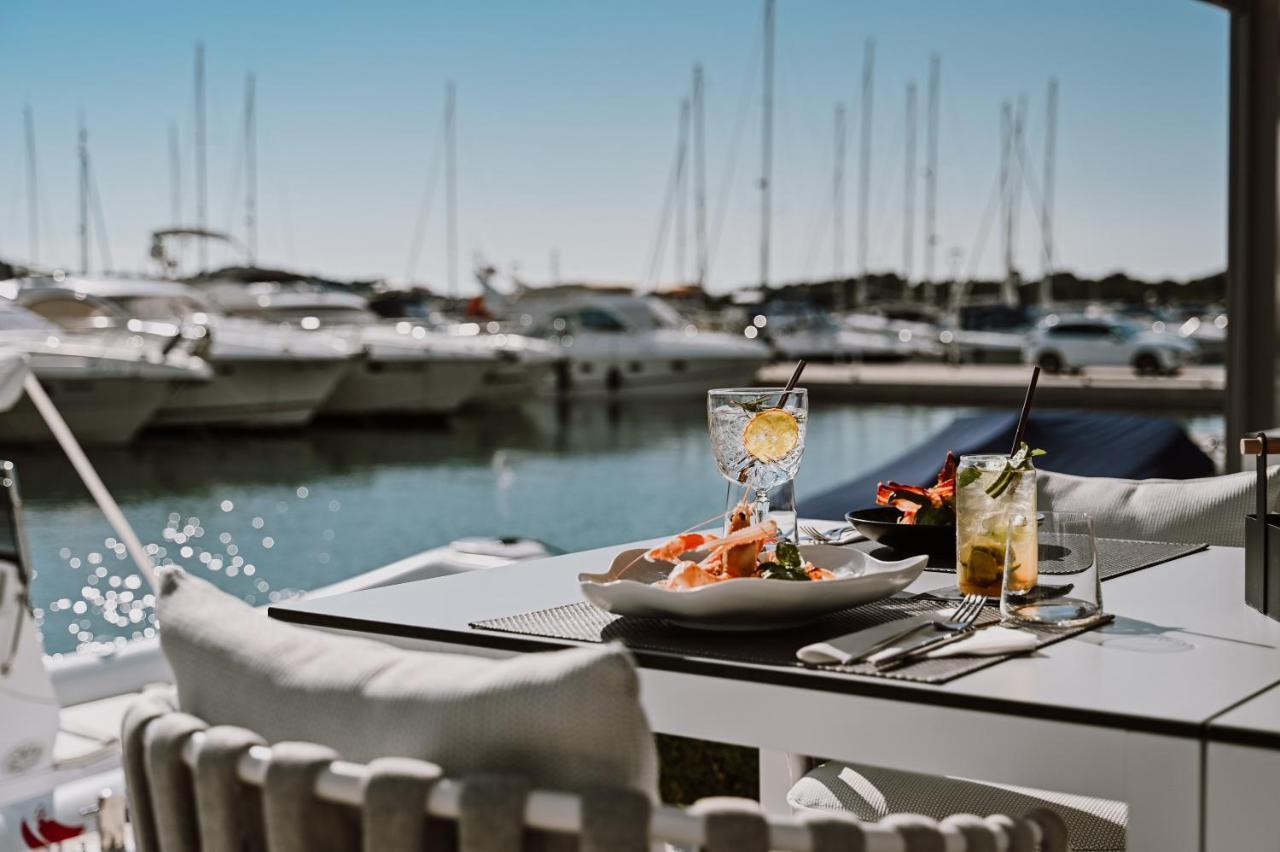 Hotel Stomorin-Marina Hramina ムルテル エクステリア 写真