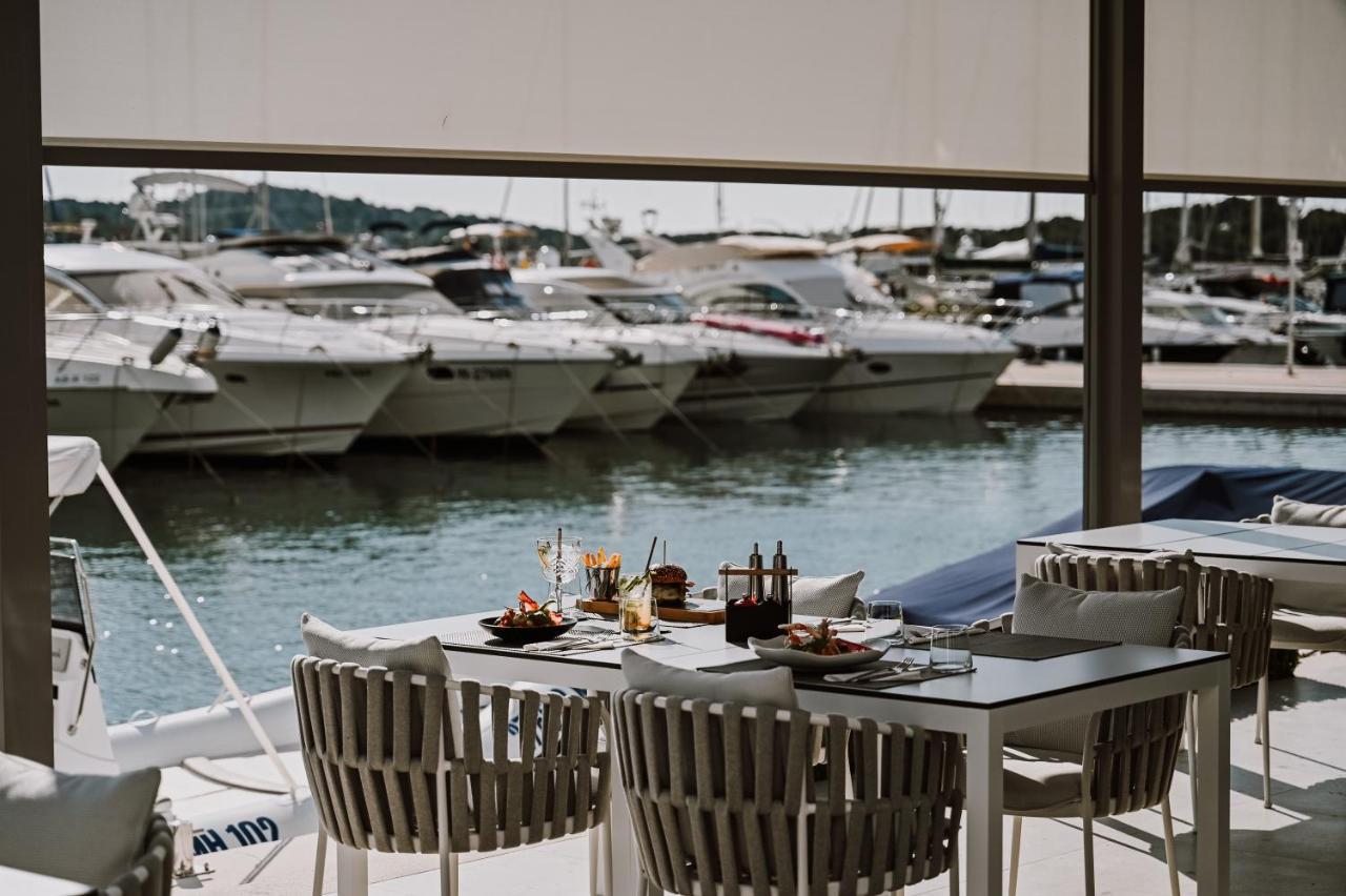 Hotel Stomorin-Marina Hramina ムルテル エクステリア 写真