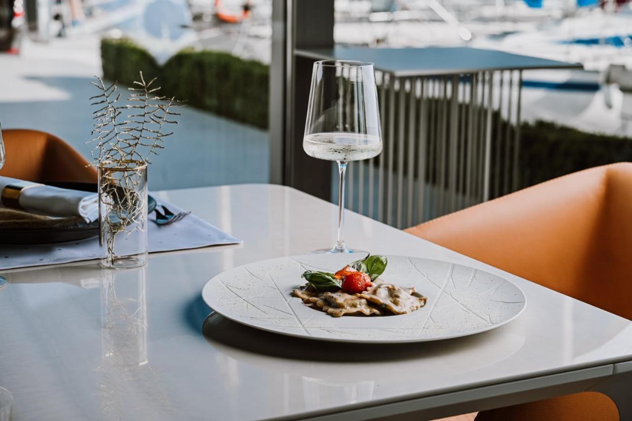 Hotel Stomorin-Marina Hramina ムルテル エクステリア 写真